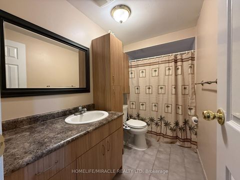 Photo 13 at 163 Mabley Crescent, Lakeview Estates, Vaughan