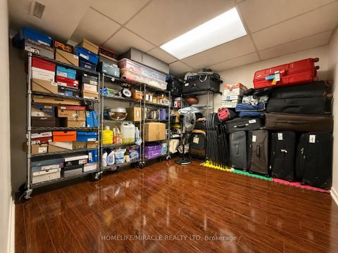 Photo 16 at 163 Mabley Crescent, Lakeview Estates, Vaughan