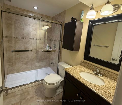 Photo 17 at 163 Mabley Crescent, Lakeview Estates, Vaughan