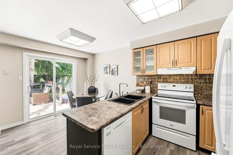 Photo 13 at 6 Gilmour Drive, Central, Ajax