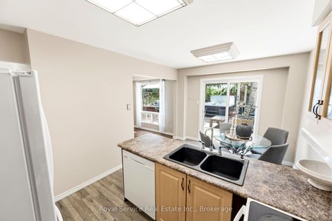 Photo 16 at 6 Gilmour Drive, Central, Ajax