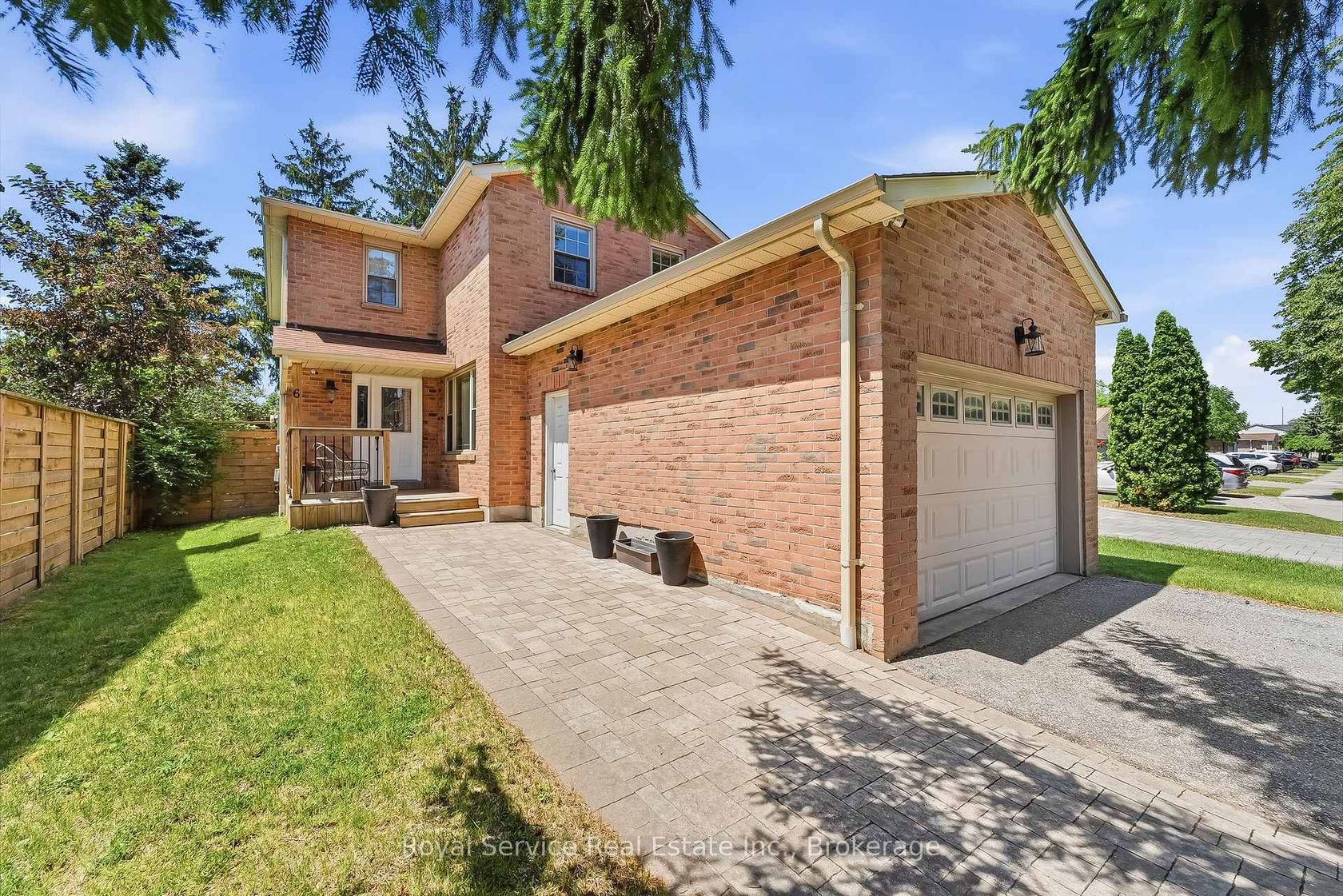 6 Gilmour Drive, Central, Ajax 