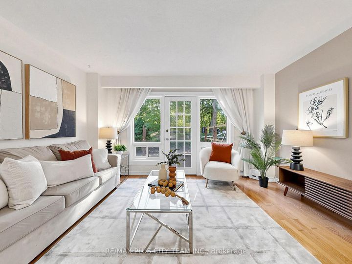 Photo 2 at 60 Tangle Briar Way, Bayview Village, Toronto