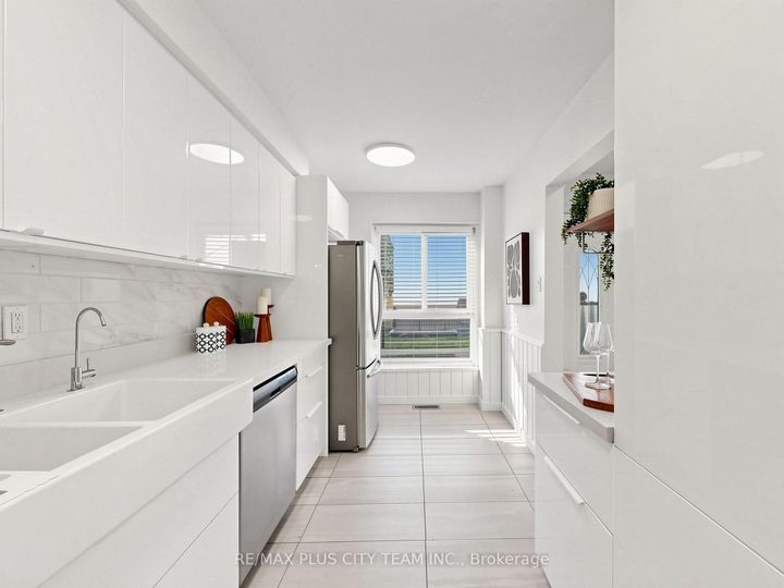 Photo 9 at 60 Tangle Briar Way, Bayview Village, Toronto