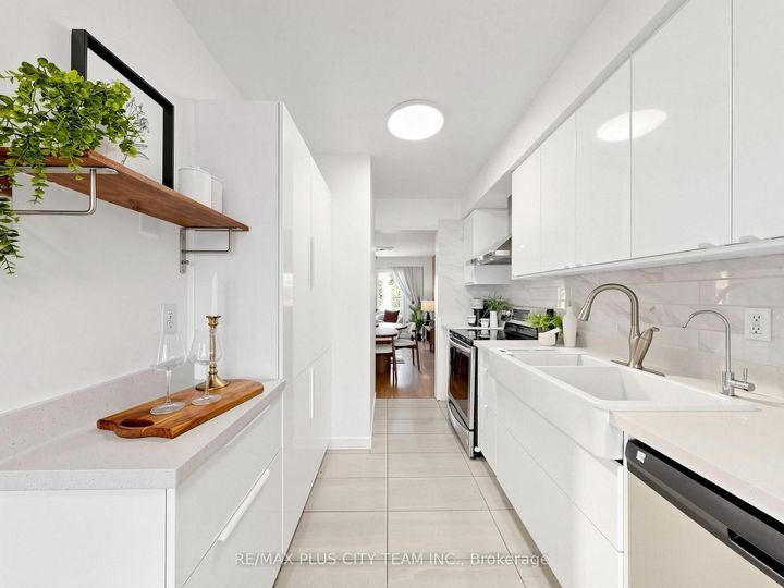 Photo 10 at 60 Tangle Briar Way, Bayview Village, Toronto