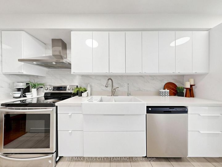 Photo 12 at 60 Tangle Briar Way, Bayview Village, Toronto
