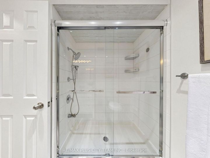 Photo 29 at 60 Tangle Briar Way, Bayview Village, Toronto