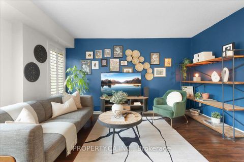 Photo 2 at Th92 - 9 Windermere Avenue, Swansea, Toronto