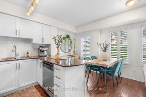 Photo 6 at Th92 - 9 Windermere Avenue, Swansea, Toronto