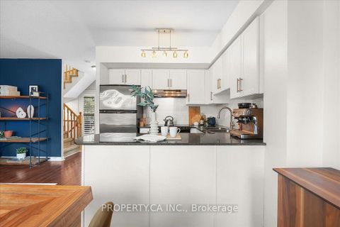 Photo 8 at Th92 - 9 Windermere Avenue, Swansea, Toronto