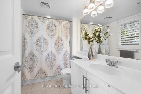 Photo 22 at Th92 - 9 Windermere Avenue, Swansea, Toronto