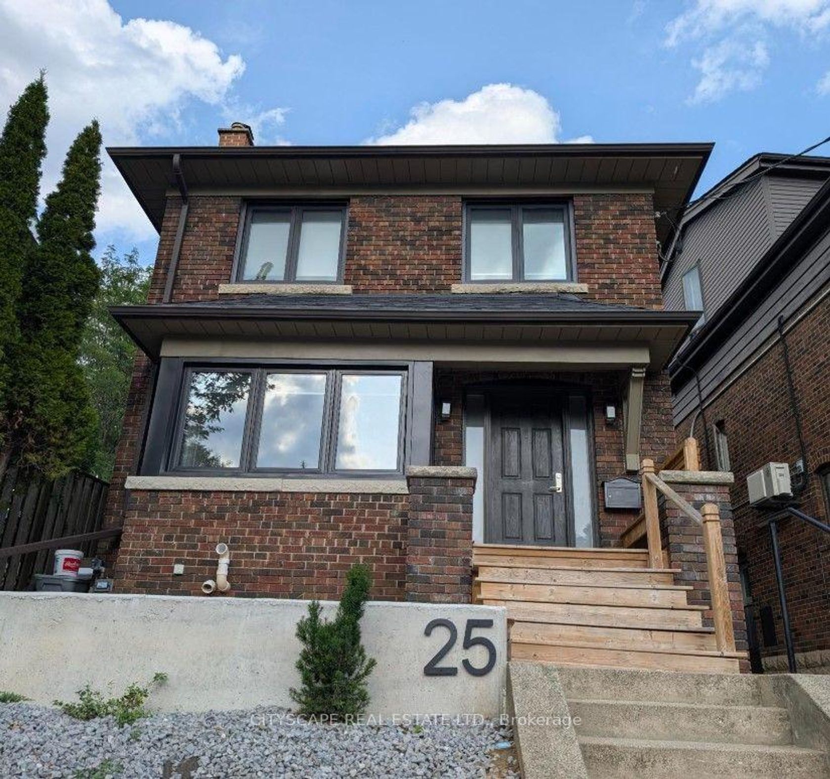 25 Oswald Crescent, Mount Pleasant West, Toronto 