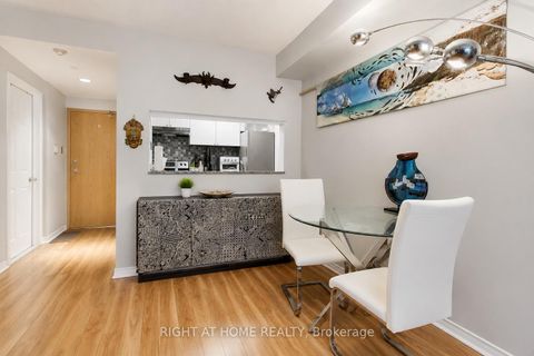 Photo 9 at 504 - 77 Harbour Square, Waterfront Communities C1, Toronto