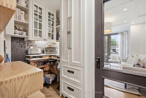 Photo 15 at 310 Bessborough Drive, Leaside, Toronto
