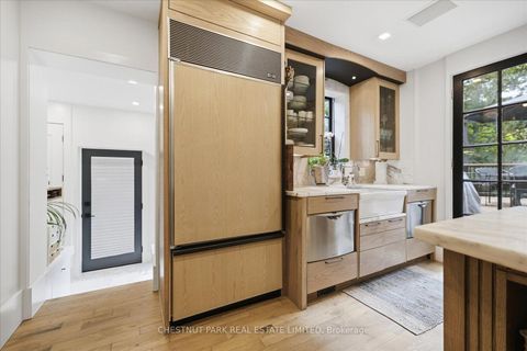 Photo 17 at 310 Bessborough Drive, Leaside, Toronto