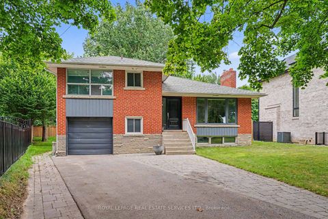 Photo 1 at 14 Mossford Court, Rosethorn, Toronto
