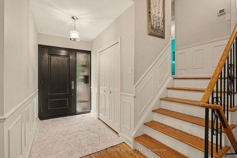 Photo 2 at 14 Mossford Court, Rosethorn, Toronto