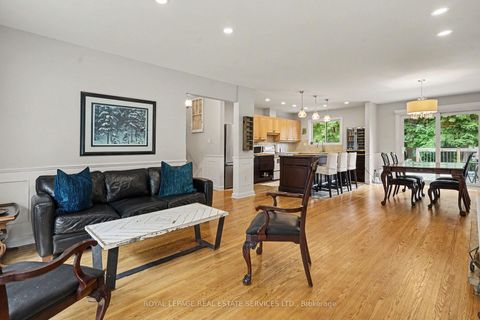 Photo 3 at 14 Mossford Court, Rosethorn, Toronto