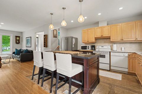 Photo 10 at 14 Mossford Court, Rosethorn, Toronto
