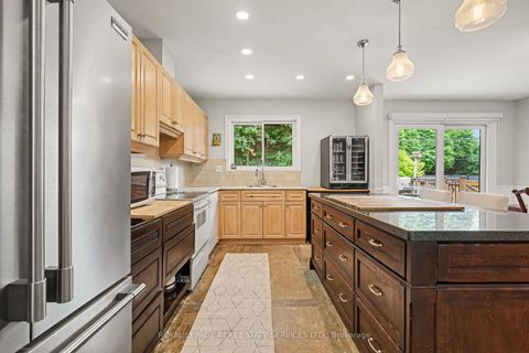 Photo 12 at 14 Mossford Court, Rosethorn, Toronto