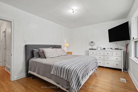 Photo 13 at 14 Mossford Court, Rosethorn, Toronto