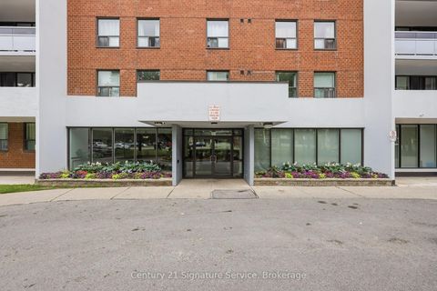 Photo 3 at 610 - 1250 Bridletowne Circle, L'Amoreaux, Toronto