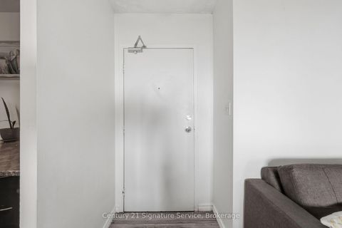 Photo 4 at 610 - 1250 Bridletowne Circle, L'Amoreaux, Toronto
