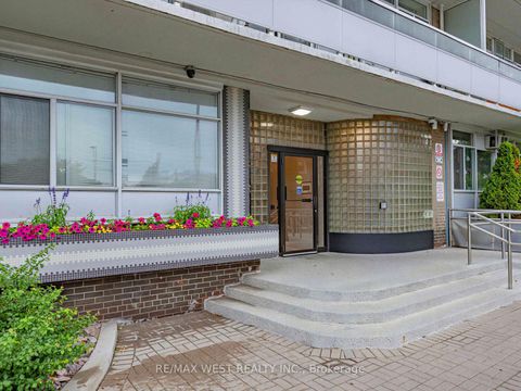 Photo 2 at 302 - 580 Christie Street, Wychwood, Toronto