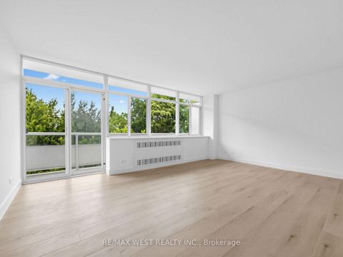 Photo 5 at 302 - 580 Christie Street, Wychwood, Toronto