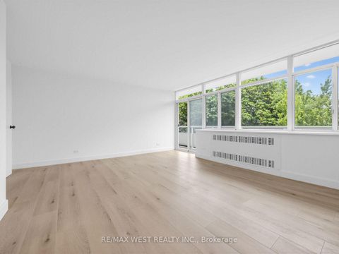 Photo 6 at 302 - 580 Christie Street, Wychwood, Toronto