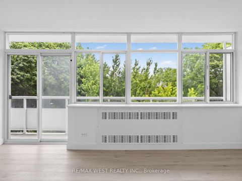 Photo 7 at 302 - 580 Christie Street, Wychwood, Toronto