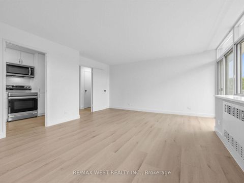 Photo 10 at 302 - 580 Christie Street, Wychwood, Toronto
