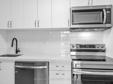 Photo 11 at 302 - 580 Christie Street, Wychwood, Toronto