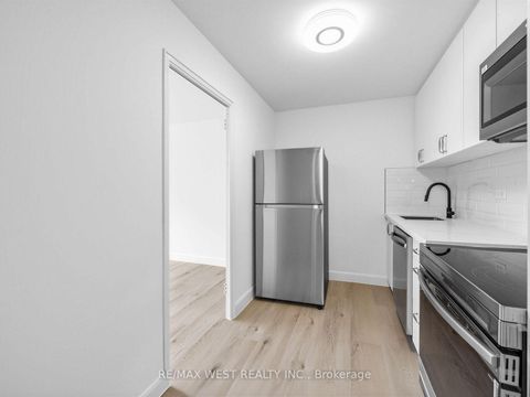 Photo 12 at 302 - 580 Christie Street, Wychwood, Toronto