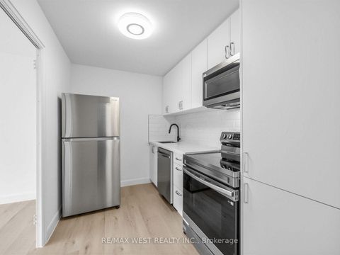 Photo 13 at 302 - 580 Christie Street, Wychwood, Toronto