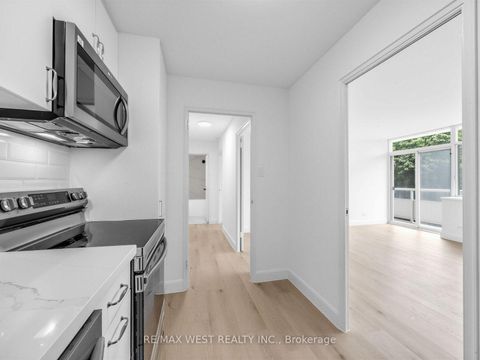 Photo 15 at 302 - 580 Christie Street, Wychwood, Toronto