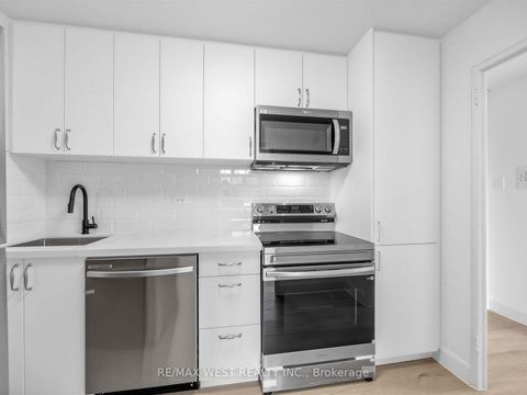 Photo 16 at 302 - 580 Christie Street, Wychwood, Toronto