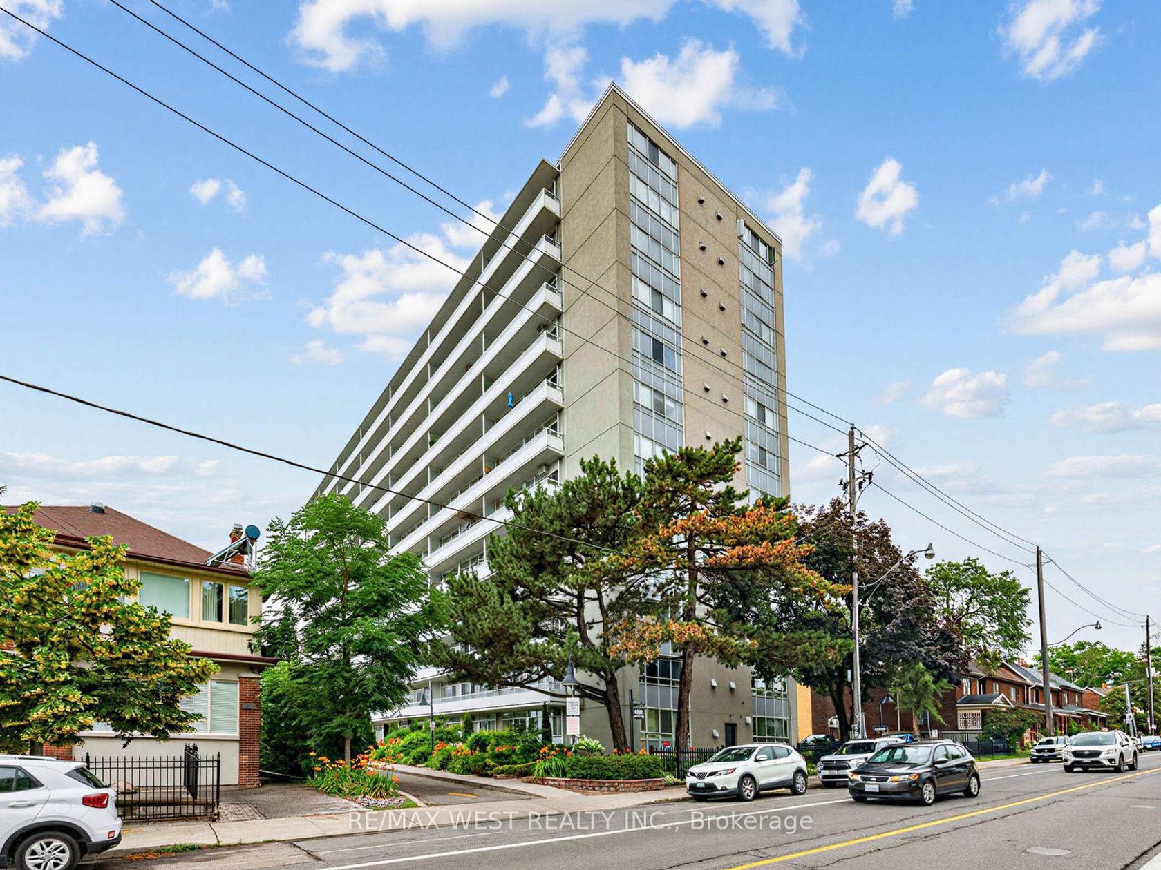 302 - 580 Christie Street, Wychwood, Toronto by Loree Meneguzzi Real Estate 302 - 580 Christie Street, Wychwood, Toronto