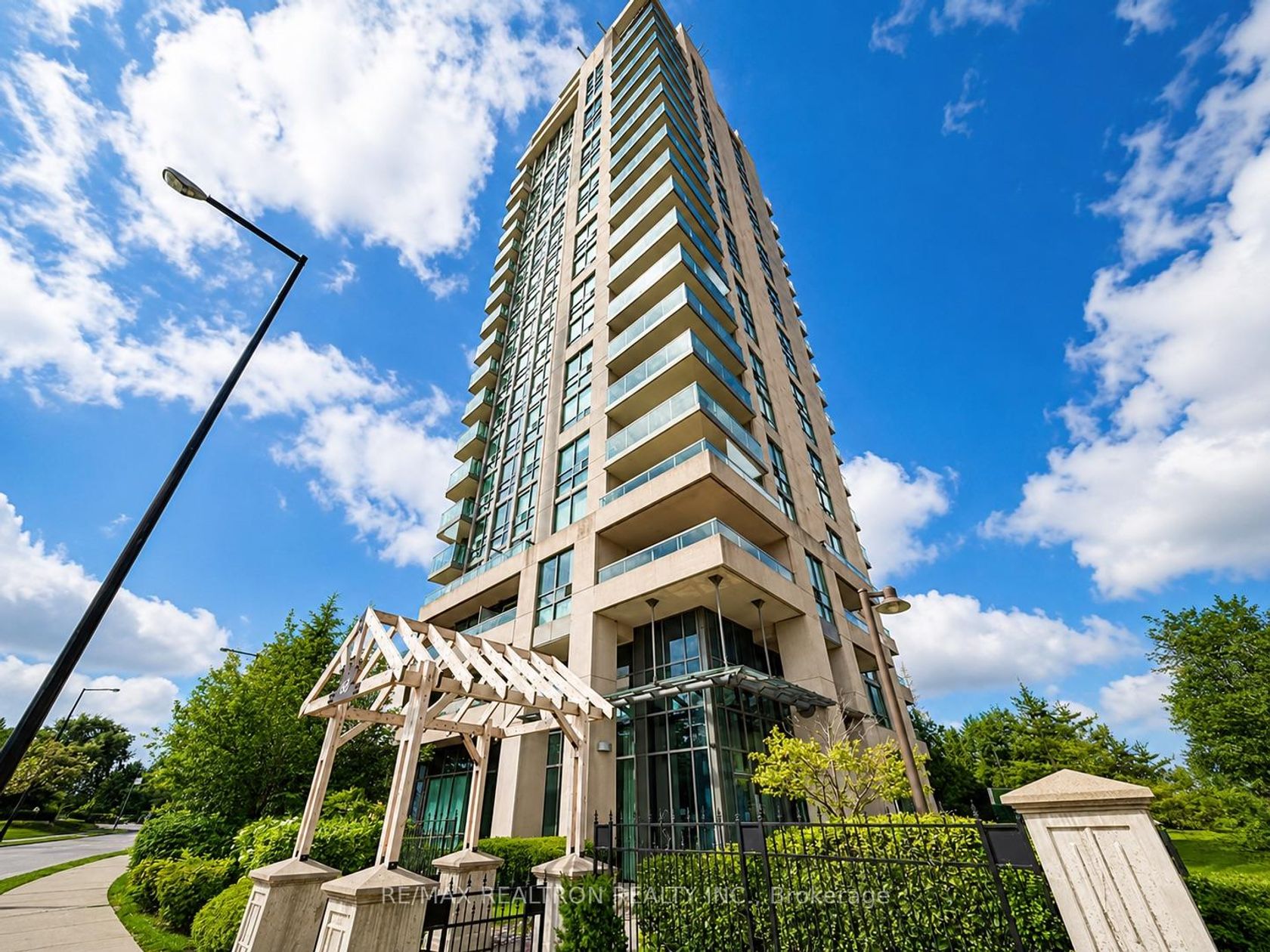 908 - 68 Grangeway Avenue, Woburn, Toronto 
