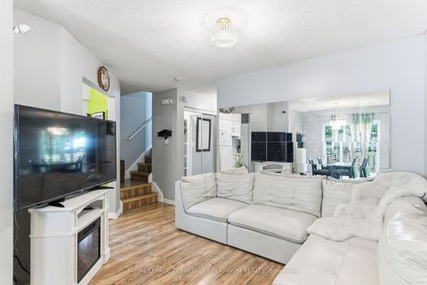 Photo 5 at 17 - 138 Homestead Road, West Hill, Toronto