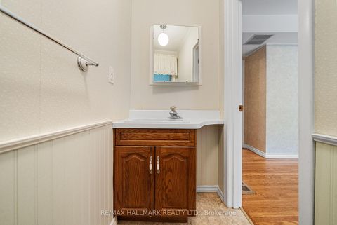 Photo 34 at 17 Greenyards Drive, Newtonbrook East, Toronto