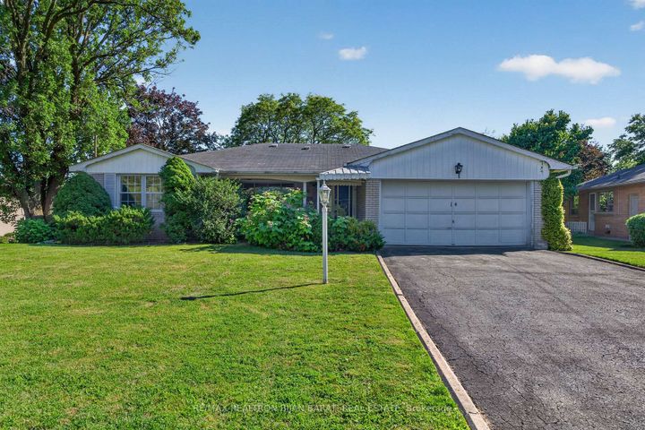 Photo 1 at 14 Heathview Avenue, Bayview Village, Toronto