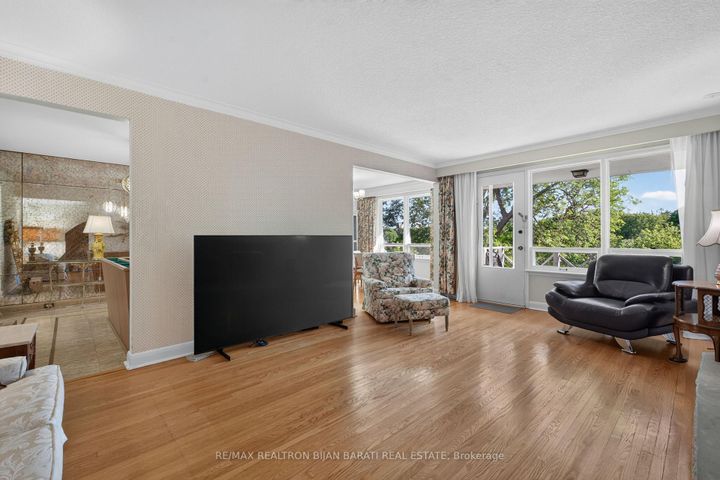 Photo 6 at 14 Heathview Avenue, Bayview Village, Toronto