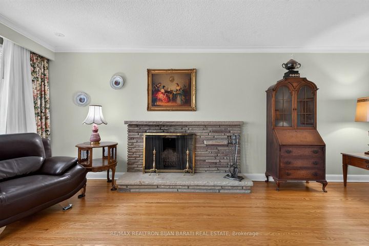 Photo 11 at 14 Heathview Avenue, Bayview Village, Toronto