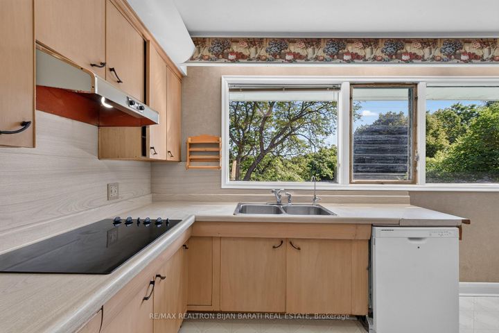 Photo 21 at 14 Heathview Avenue, Bayview Village, Toronto