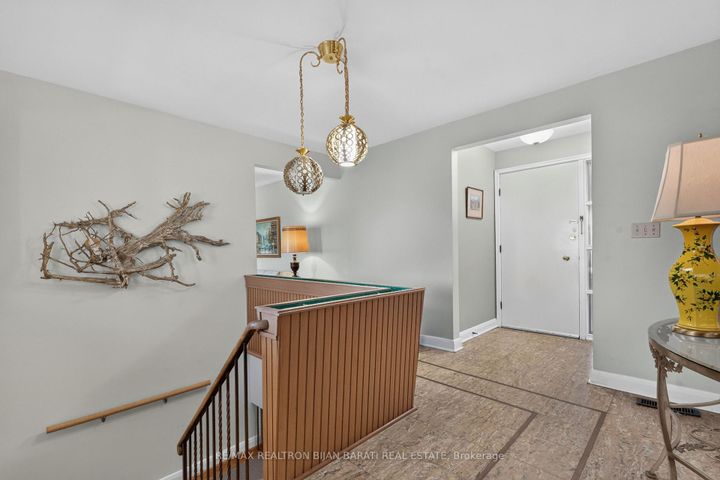 Photo 22 at 14 Heathview Avenue, Bayview Village, Toronto