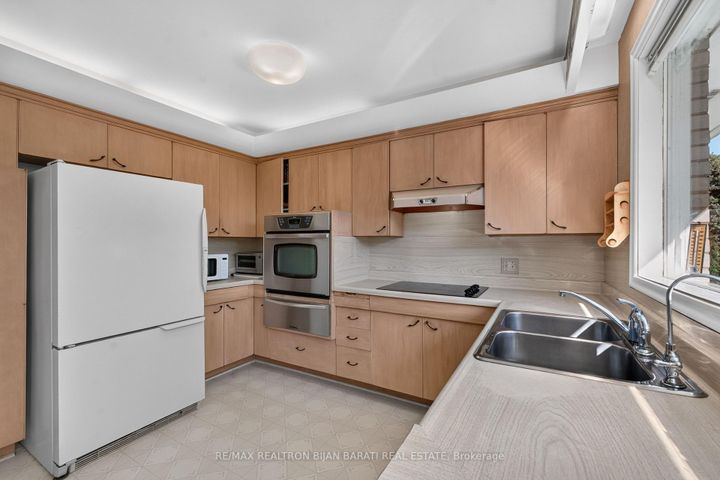 Photo 26 at 14 Heathview Avenue, Bayview Village, Toronto
