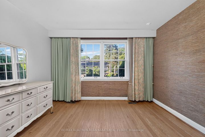 Photo 32 at 14 Heathview Avenue, Bayview Village, Toronto