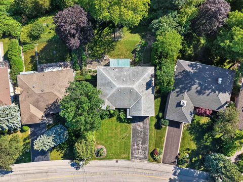Photo 2 at 14 Heathview Avenue, Bayview Village, Toronto