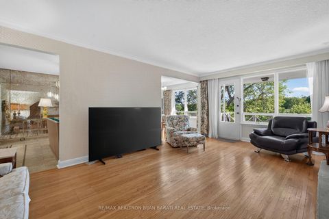 Photo 6 at 14 Heathview Avenue, Bayview Village, Toronto